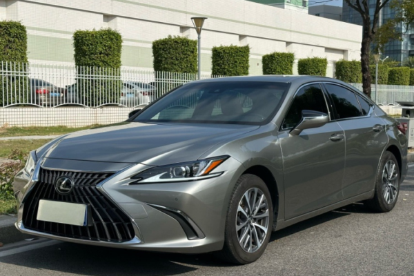 2022 Lexus ES 200 Luxury